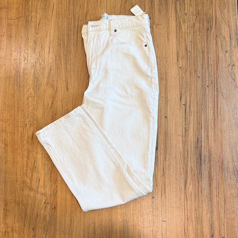 NWT Abercrombie & Fitch Women’s 90’s Straight Jean